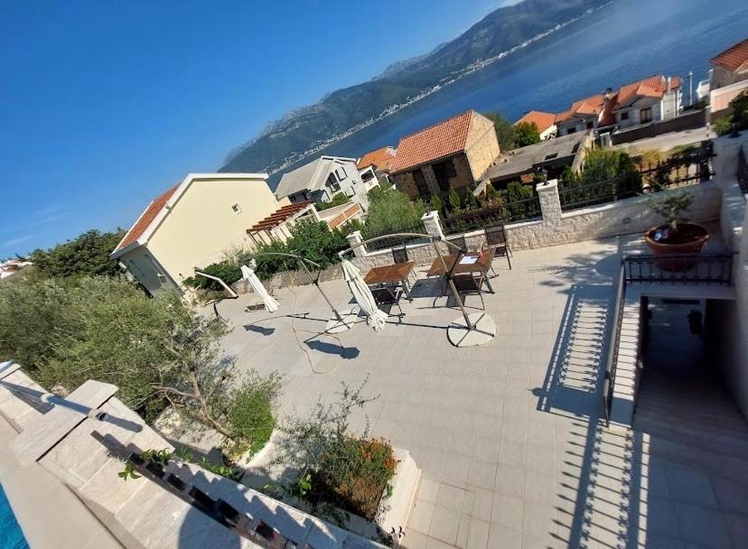 Villa Mare Apartments Tivat Eksteriør billede