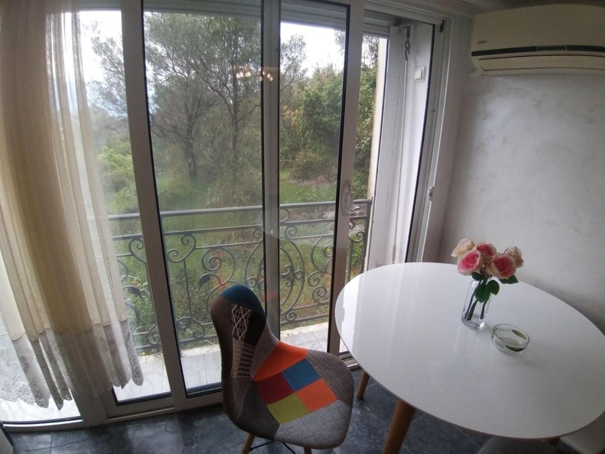 Villa Mare Apartments Tivat Eksteriør billede